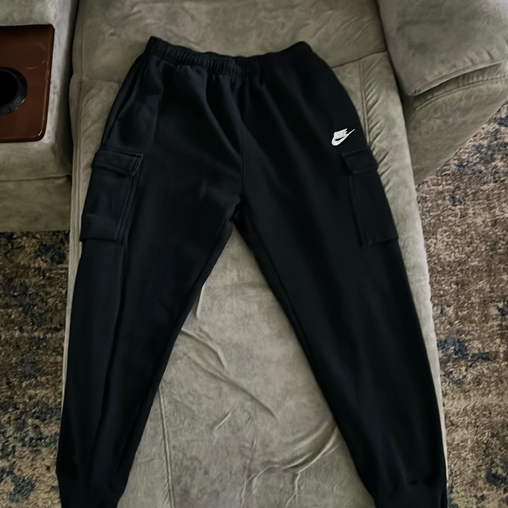 Men’s Nike cargo joggers size large *never worn*